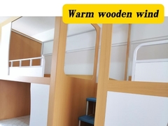 Στο χώρο της φωτογράφισης της παράδοσης στο κοιτώνα των εργαζομένων