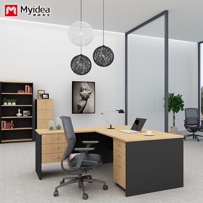 Κλασικό Εκτελεστικό Γραφείο με Ντουλάπια, Συρτάρια, Αρχειοθέτηση και Αποθήκευση Δεδομένων, Υπολογιστής Εταιρείας, Γραφείο Γραφείου, Γραφείο Διευθυντή